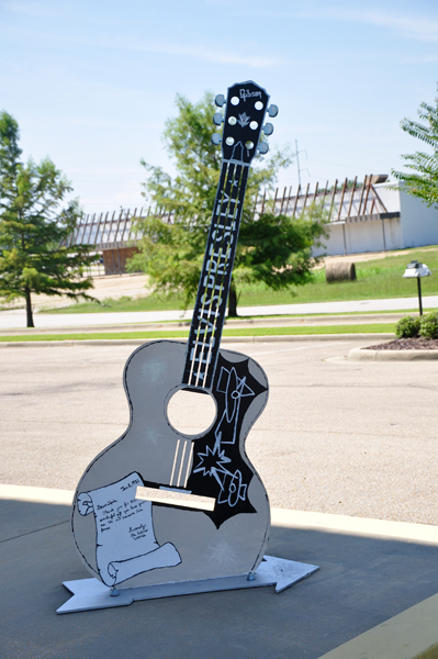 guitar outside of the Tupelo Automobile Museum 
