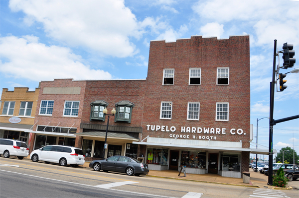 Tupelo Hardware sign
