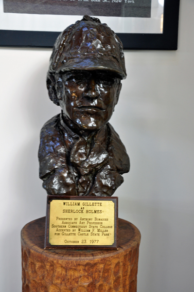 bust of William Gillettte