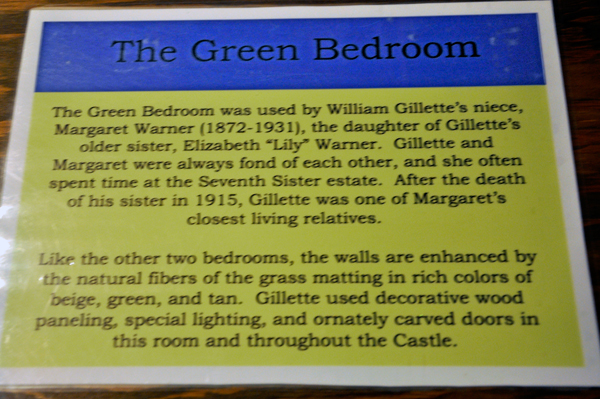 green bedroom sign