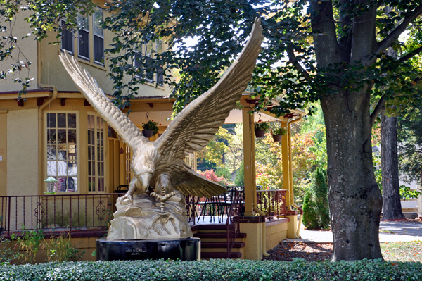 an eagle statue