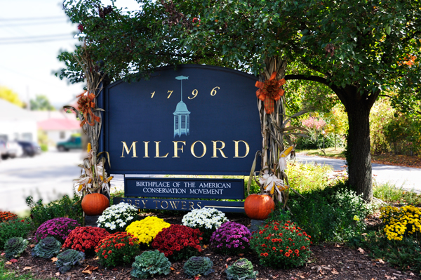 welcome to Milford PA sign
