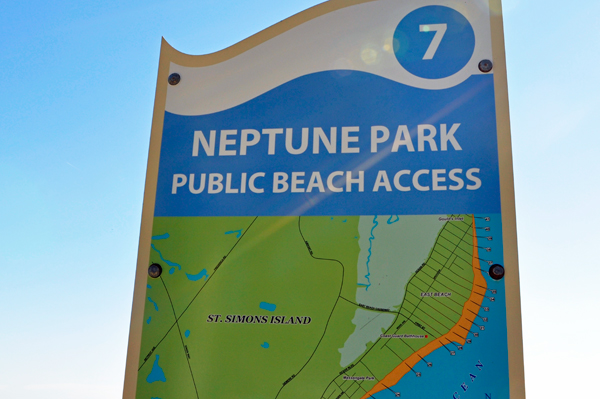 Neptune Park Public Beach Access sign