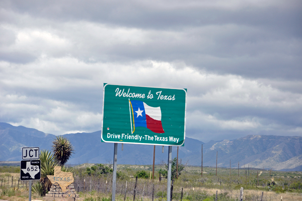 welcome to Texas sign