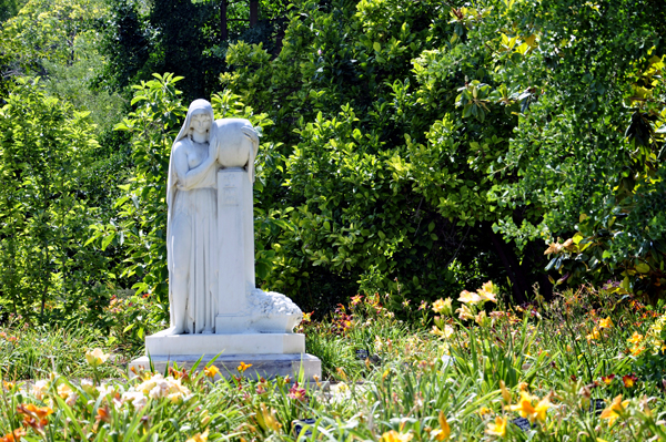 Daylily Garden and statue