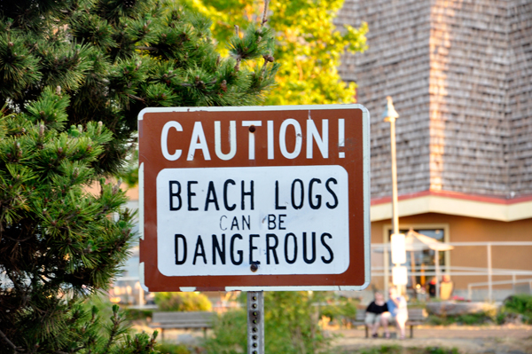 sign: caution Beach logs can be dangerous