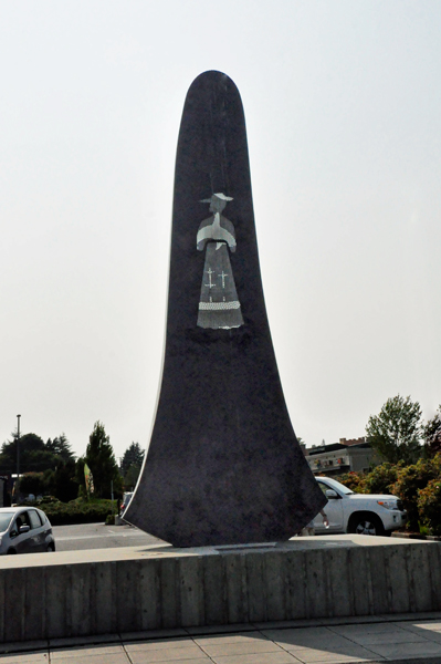 Annie Curtis statue