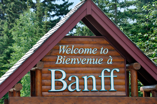 Welcome to Banff sign