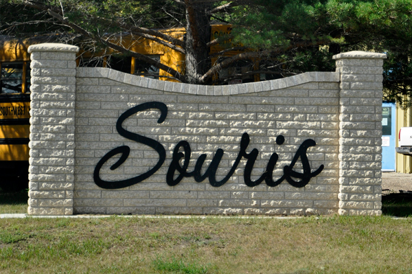 sign: welcome to Souris