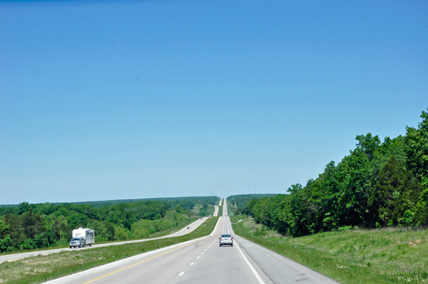 travel road in Missouri