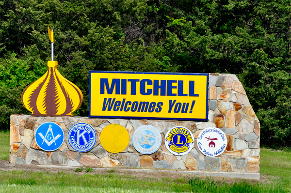 sign: Mitchell welcomes you