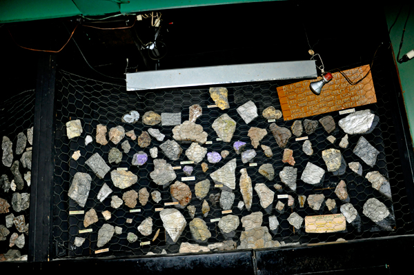 agates, rock, mineral & crystal specimens