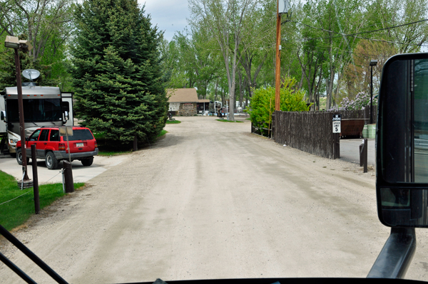 the dirt road leading into the campground
