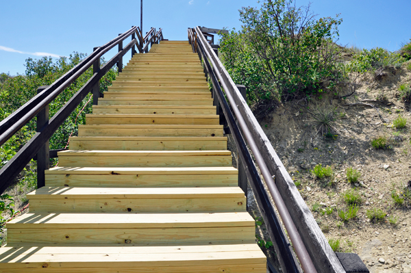 more stairs at boardwalk to the top of Pompeys Pillar