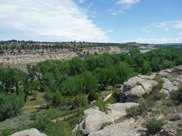 view from boardwalk to the top of Pompeys Pillar