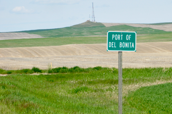 sign: Port of Del Bonita