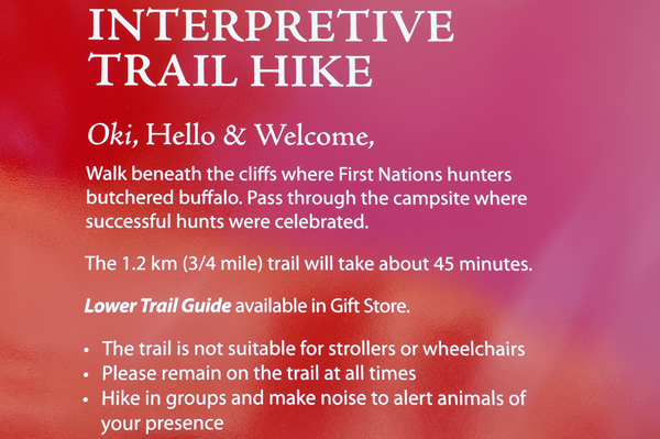 Intrepretive trail hike sign