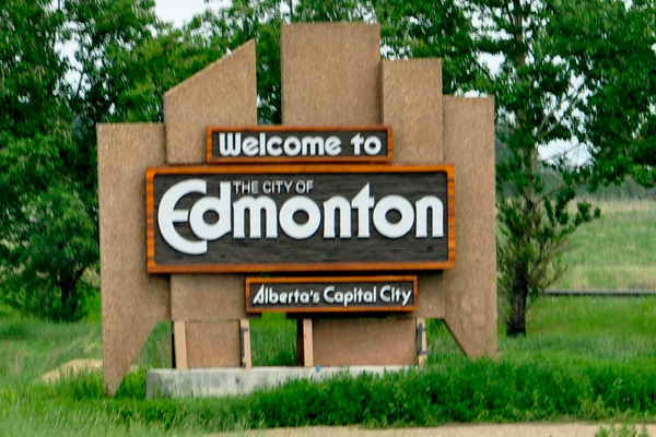 welcome to Edmonton sign