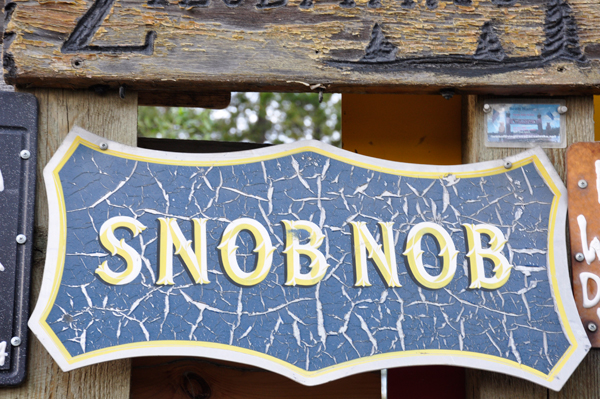 Snob Nob sign