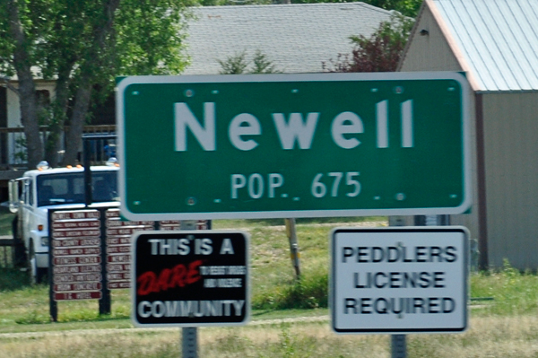 Newell sign - peddlers license required