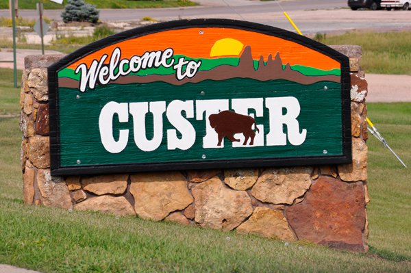 welcome to Custer sign