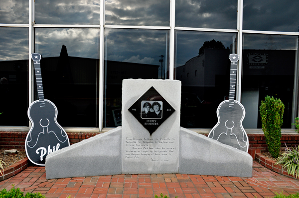 Everly Brothers Monument