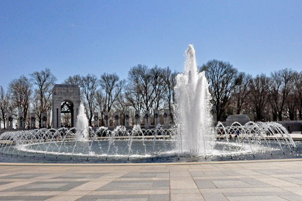 water fountain at the WW II Memorial