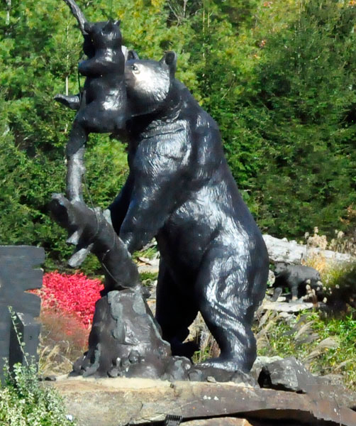 statue of two bears.