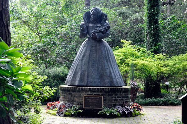 Queen Elizabeth statue