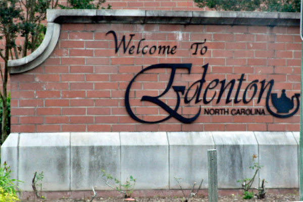 Welcome to Edenton NC sign