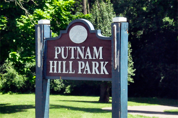 Putnam Hill Park sign