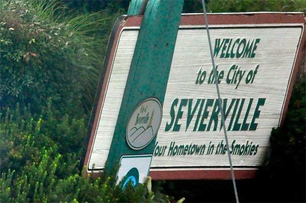 welcome to Sevierville sign