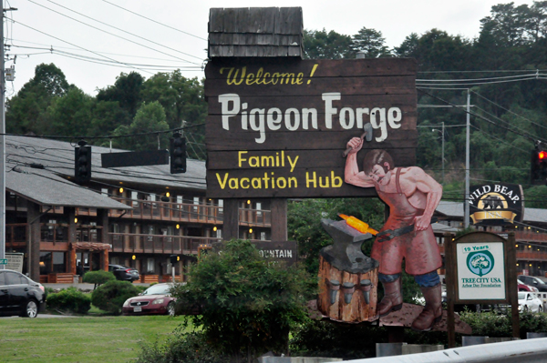 welcome to Pigeon Forge sign