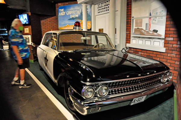 Mayberry's squad car, and Lee Duquette
