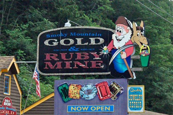 Smokly Mountain gold and ruby mine sign