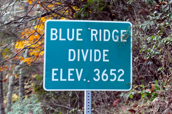 Blue Ridge Divide elevation sign