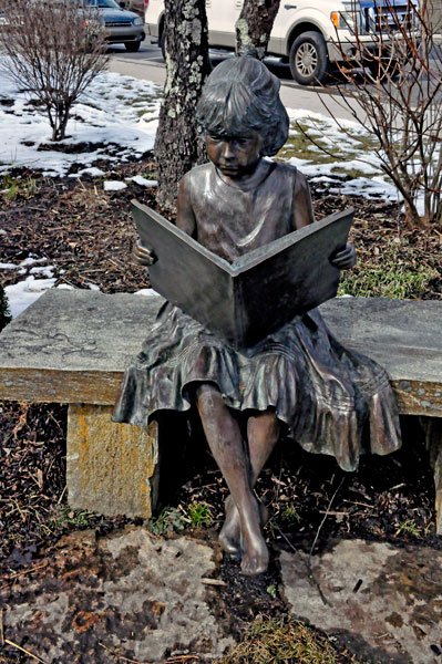Jessie - bronx statue on a bench