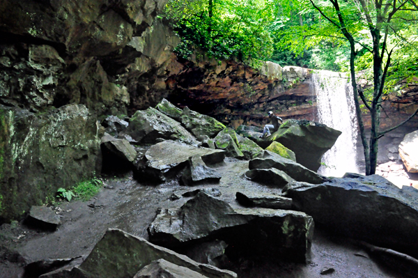 the rocks at Cucumber Falls