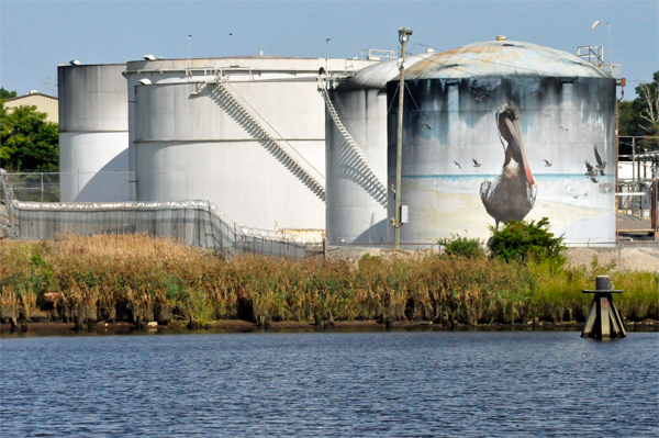 Pelican Mural on Wilmington Storage Tank