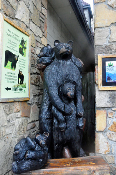 bear statues