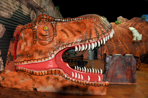 dinosaur head and teeth