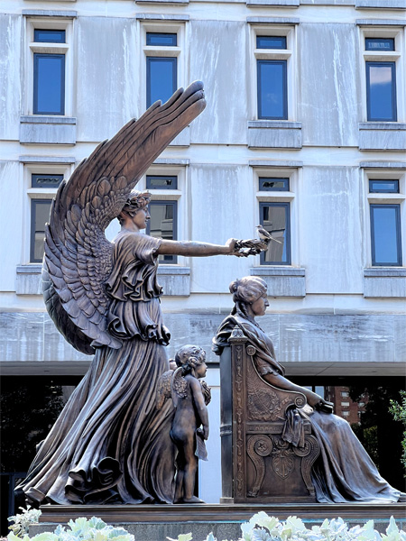 statue for the South Carolina Women of the Confederacy and a bird