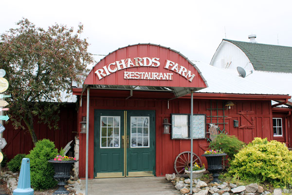 Richards Farm Restaurant entry