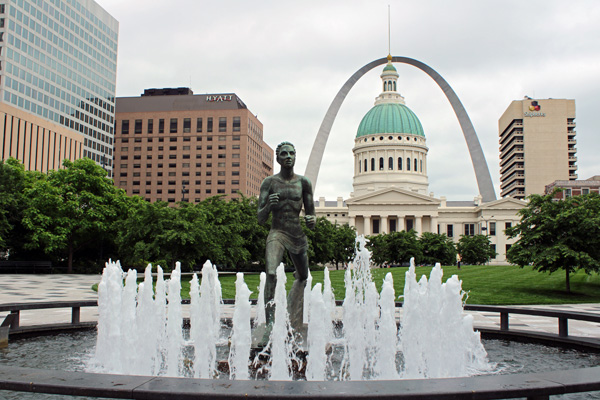 The Gateway Arch, Capitol Building, water fountain statue