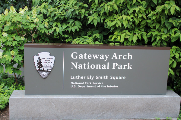 Gateway Arch National Park monument