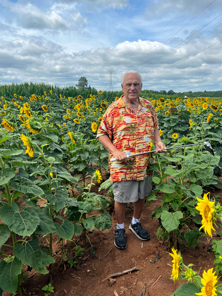 Lee Duquette in the sunflower field