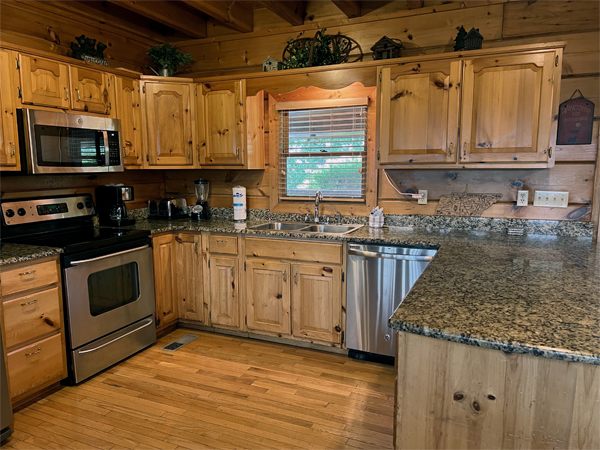 Dollywood cabin kitchen