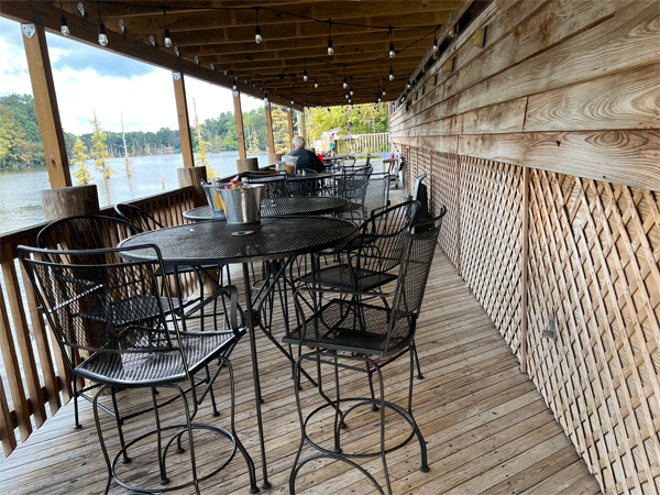 outside seating at The Waterfront Grill