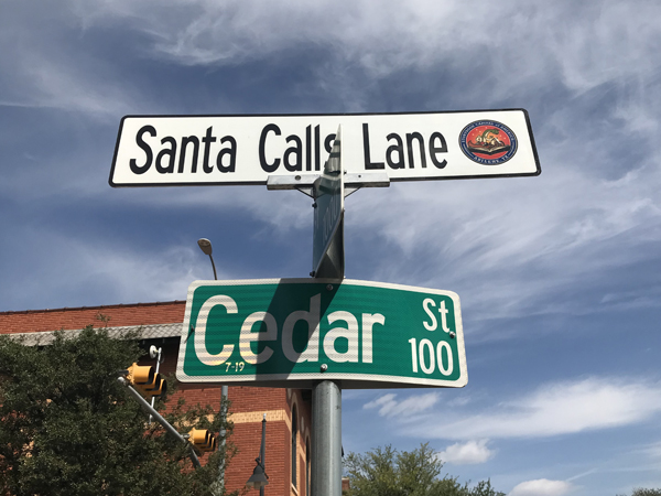 Santa Calls street sign