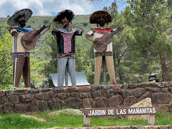 mariachi singers